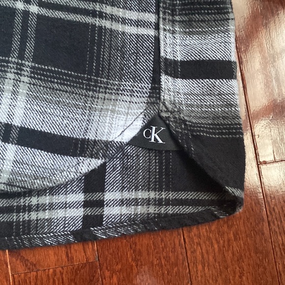 •Calvin Klein Jeans Plaid Flannel Shirt• - Picture 6 of 7